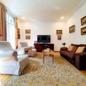 Apartment for rent for €2,400 per month in Barcelona, Carrer de Mallorca