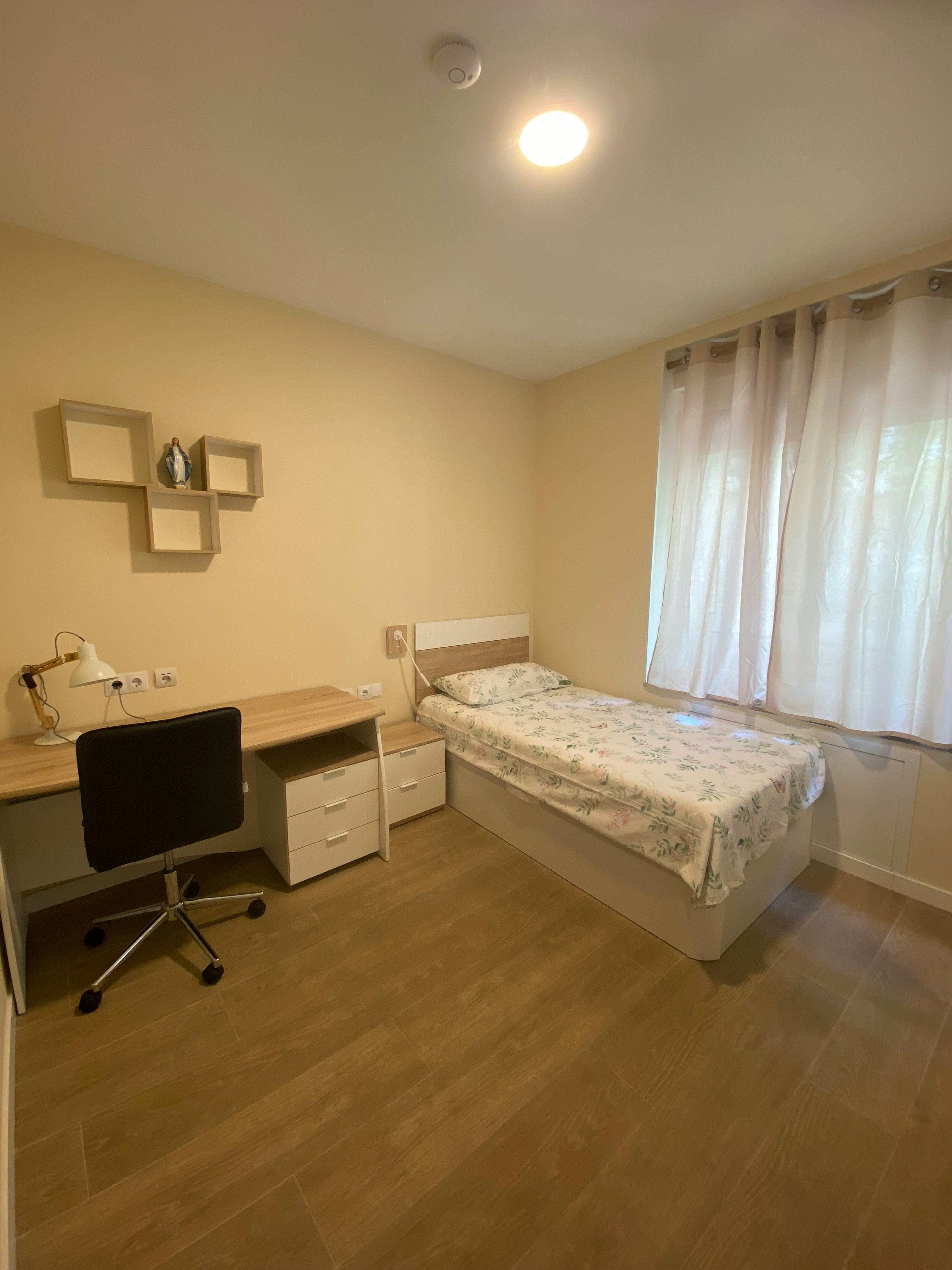 Private room in Calle de Zurbano, Madrid (1499350) ROOM