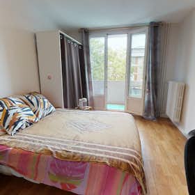 Private room for rent for €489 per month in Vénissieux, Avenue Jules Guesde