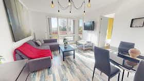 Appartement te huur voor € 709 per maand in Saint-Étienne, Rue Raoul Follereau