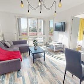 Apartamento para alugar por € 709 por mês em Saint-Étienne, Rue Raoul Follereau