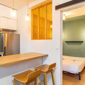 Appartement te huur voor € 1.500 per maand in Paris, Rue Marx Dormoy