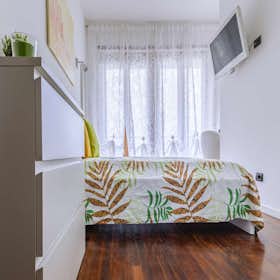 Private room for rent for €810 per month in Milan, Via Ippodromo