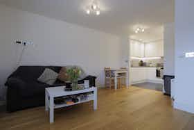 Apartament de închiriat pentru 2.500 GBP pe lună în Kingston upon Thames, Fife Road