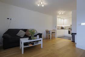 Appartement te huur voor £ 2.500 per maand in Kingston upon Thames, Fife Road