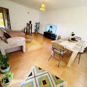 Appartement for rent for € 1.500 per month in Albufeira, Rua Raúl Brandão