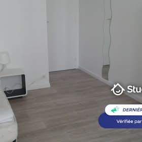 Appartement te huur voor € 390 per maand in Rennes, Rue Jean Moulin
