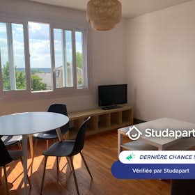公寓 for rent for €1,000 per month in Angers, Rue Chef de Ville