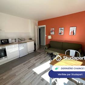 Apartment for rent for €750 per month in Oullins-Pierre-Bénite, Rue Francisque Jomard