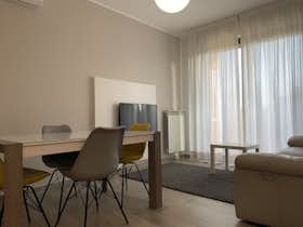 Apartment for rent for €2,000 per month in Milan, Via Giovanni Spadolini