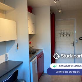 Apartment for rent for €490 per month in Marly-le-Roi, Rue Henri Bèque
