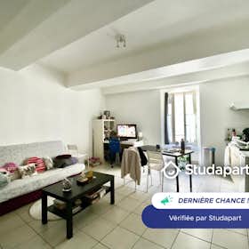 Appartement à louer pour 506 €/mois à Salon-de-Provence, Rue Four Bourg-Neuf