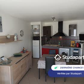 Apartamento for rent for 600 € per month in La Rochelle, Rue de la Trompette