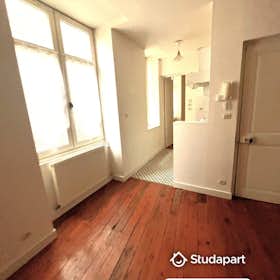 Appartement te huur voor € 580 per maand in Poitiers, Rue des Flageolles