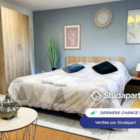 Apartment for rent for €747 per month in Seyssinet-Pariset, Rue du Progrès