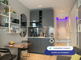 Apartment for rent for €1,450 per month in Saint-Mandé, Avenue Robert André Vivien