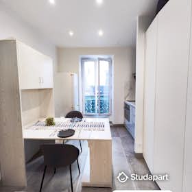 Apartment for rent for €1,630 per month in Paris, Rue des Trois-Bornes