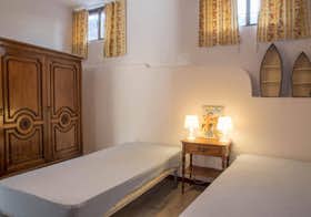 Общая комната сдается в аренду за 330 € в месяц в Porto, Rua de Nove de Abril