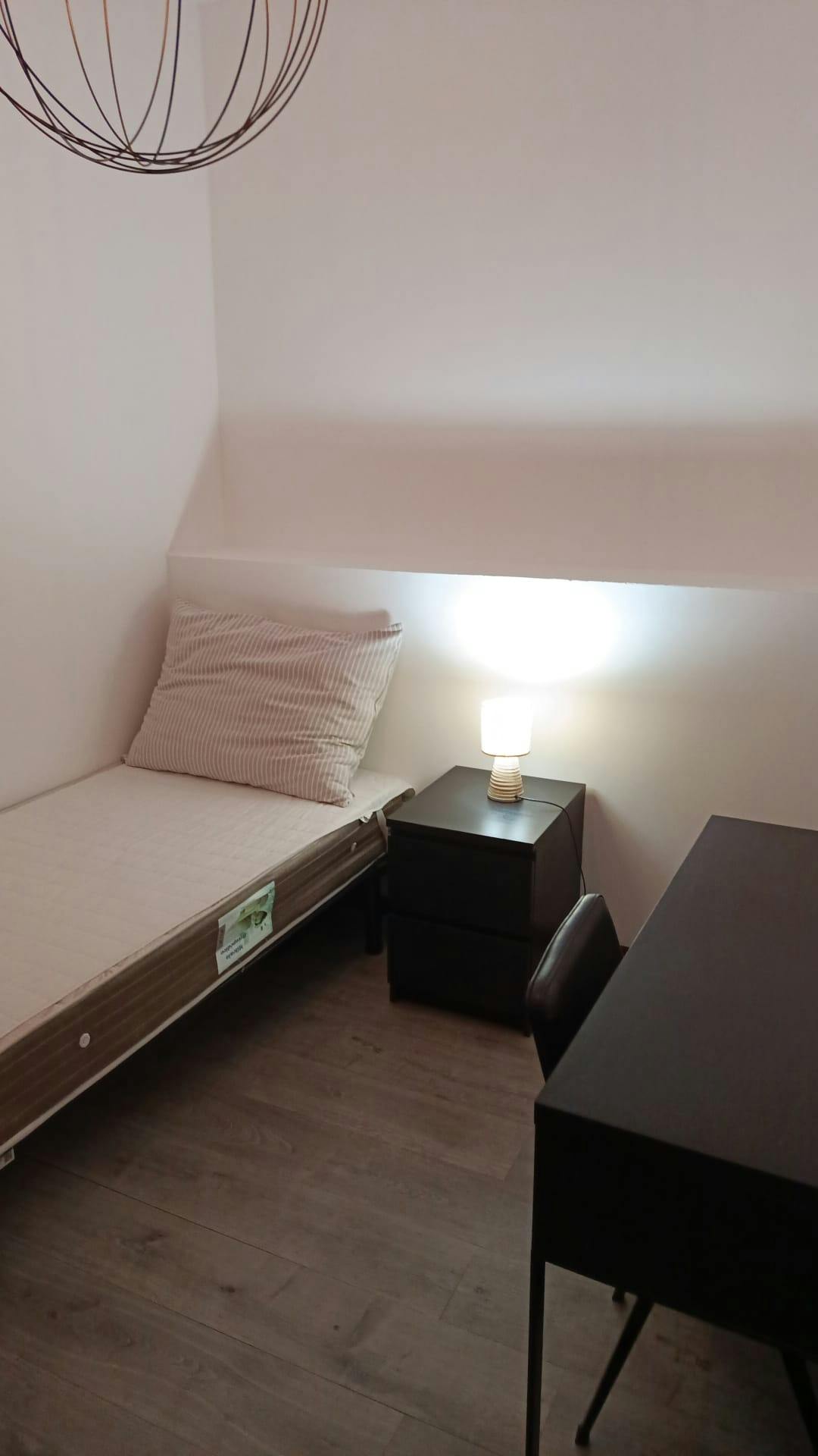 Private room for rent for €405 per month in Porto, Rua de Nove de Abril