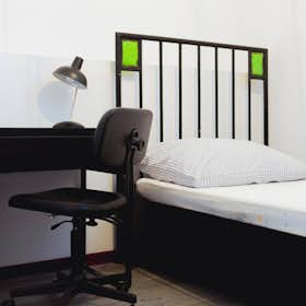 Private room for rent for €420 per month in Porto, Rua de Nove de Abril