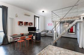 Apartment for rent for €1,400 per month in Milan, Via Bovisasca