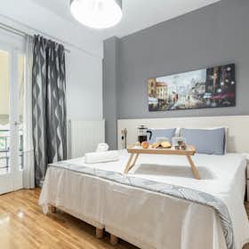 公寓 正在以 €1,100 的月租出租，其位于 Athens, Mpotsari TousaAthina 117 41