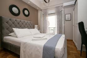 Appartement te huur voor € 1.100 per maand in Athens, Mpotsari TousaAthina 117 41