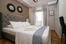 Apartamento para alugar por € 1.100 por mês em Athens, Mpotsari TousaAthina 117 41