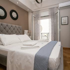 Квартира за оренду для 1 100 EUR на місяць у Athens, Mpotsari TousaAthina 117 41