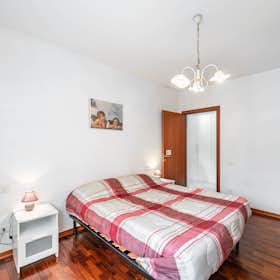 Appartement for rent for € 1.050 per month in Bologna, Via Decumana