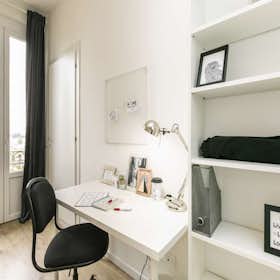 Private room for rent for €875 per month in Milan, Via Parenzo