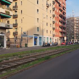 Privé kamer for rent for € 700 per month in Milan, Via Tito Livio