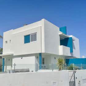 Haus zu mieten für 5.000 € pro Monat in Santa Cruz de Tenerife, Calle Drago