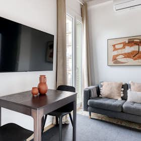 Apartment for rent for €2,845 per month in Barcelona, Carrer d'Aragó
