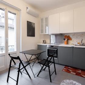 Studio for rent for €1,100 per month in Milan, Via Guido Guinizelli