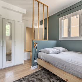 Отдельная комната сдается в аренду за 935 € в месяц в Orsay, Rue de Paris