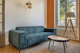 私人房间 正在以 €690 的月租出租，其位于 Chartres, Rue Général George Patton