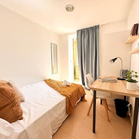 Private room for rent for €700 per month in Madrid, Calle de la Princesa