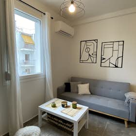 单间公寓 正在以 €600 的月租出租，其位于 Zográfos, Evrynomis