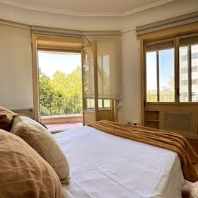Private room for rent for €1,000 per month in Madrid, Calle de la Princesa