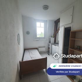 Apartment for rent for €460 per month in Lille, Place Richebé