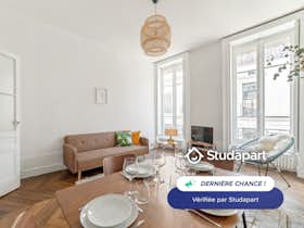 Apartment for rent for €1,200 per month in Lyon, Rue de Condé