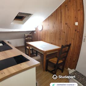 Appartement for rent for € 485 per month in Nantes, Quai de la Fosse