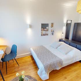 Private room for rent for €964 per month in Paris, Place de la Porte de Châtillon