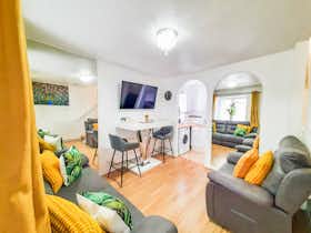 Huis te huur voor £ 2.845 per maand in London, Haldane Road