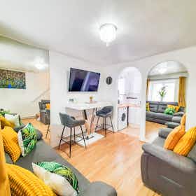 Huis te huur voor £ 2.850 per maand in London, Haldane Road