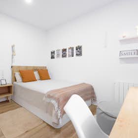 Private room for rent for €978 per month in Barcelona, Carrer de Nàpols