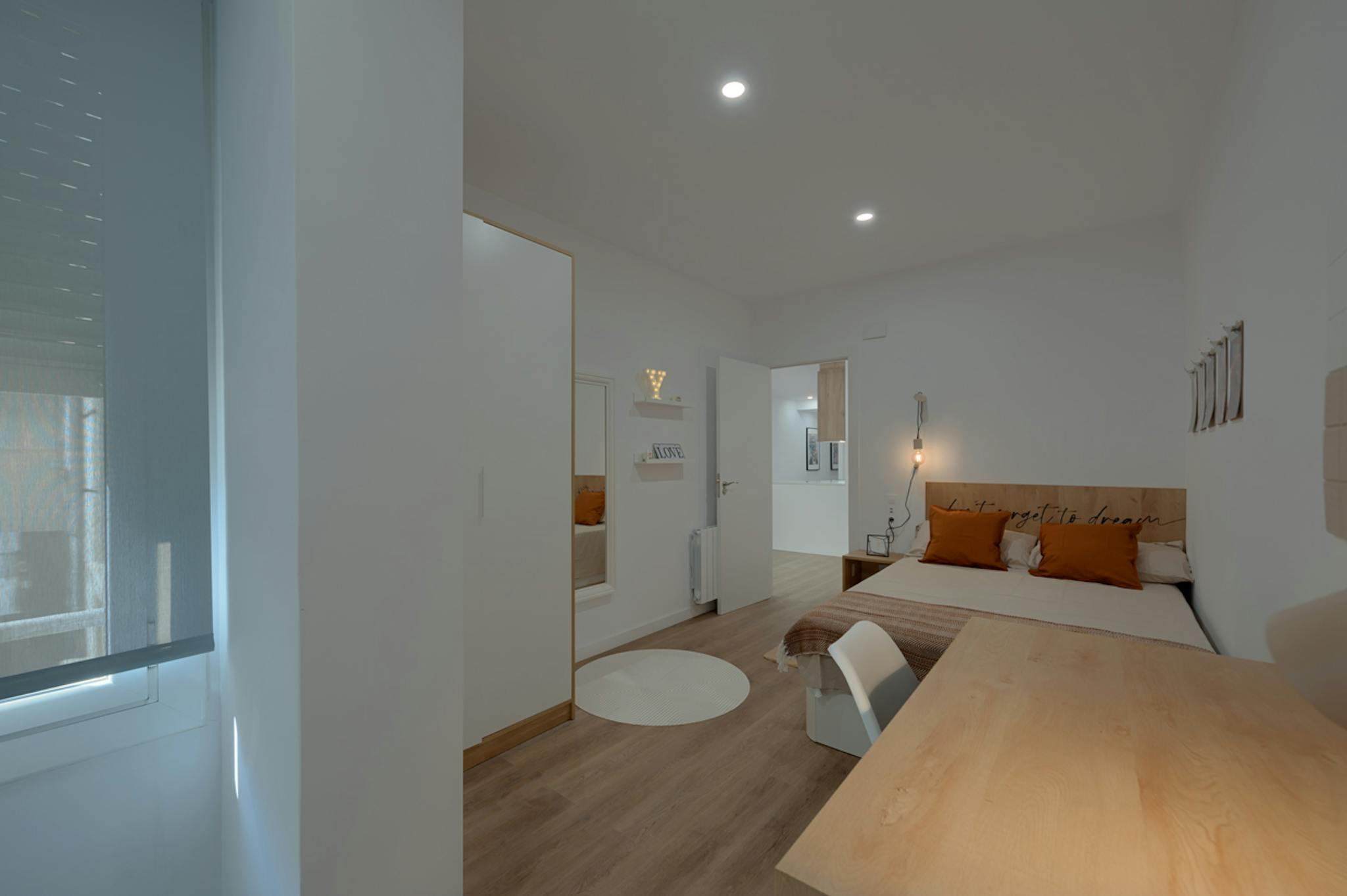 Carrer de Nàpols, Barcelona preview