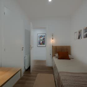 Private room for rent for €864 per month in Barcelona, Carrer de Nàpols