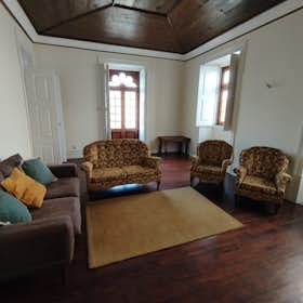 House for rent for €4,950 per month in Gouveia, Rua José Veloso da Cruz